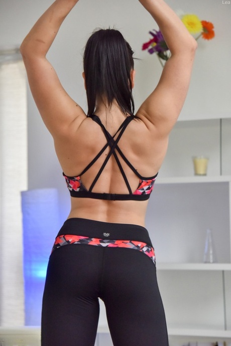 Sporty Yoga Master Lea Practices In The Buff Showing Toned Bod & Super Hot Ass