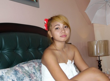 For a hard-cored butute, Filipina Jessica is given a POV and then offers her to have a hairy pussy.