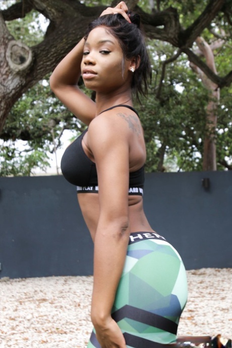 Ebony Work Out - Ebony Workout Porn Pics & Naked Photos - PornPics.com