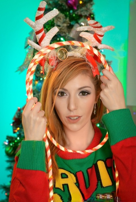 Busty Lauren Phillips Gets Naked In Front Of Xmas Tree And Shows Hot Curves