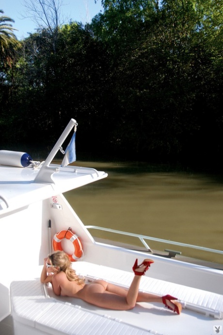 Argentinian model Constanza Mengotti exhibits her seductive skin on a boat.