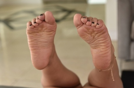 Sexy Wrinkled Feet Soles - Wrinkled Soles Porn Pics & Naked Photos - PornPics.com