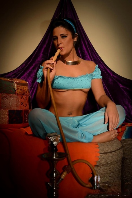 As she cosplays as she masturbates, Nicola Kiss, a hot cosplaying babe, displays her flawless buttocks.