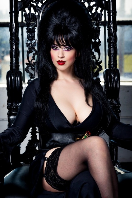 Dark Fetish Mistress Larkin Love Treats You To Her Big Tits On Halloween