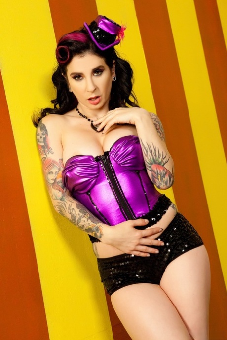 Retro pinup girl Joanna Angel spreads flawless ass & pussy on leather chair