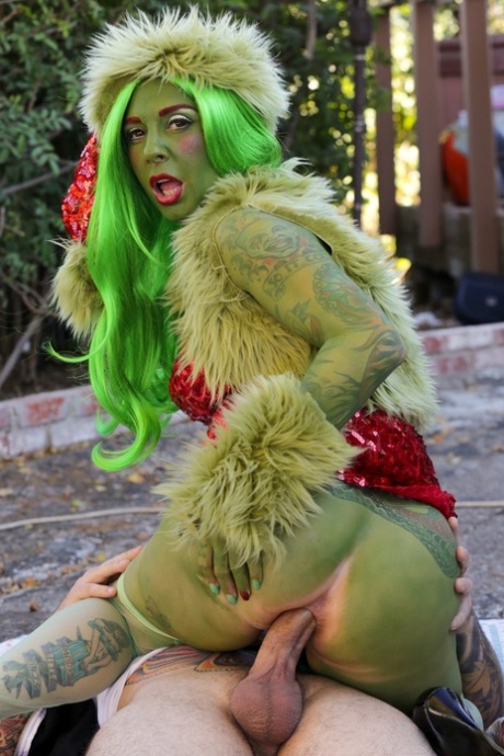 Green Grinch Joanna Angel anal rides homeless cock on top in the alleyway