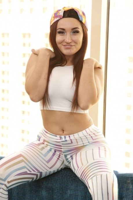 Beautiful Armenian Gabriella Paltrova Unveils Natural Tits & Spreads Fat Ass