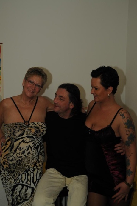 Big tits at their natural level enjoy cooking FFM threesome with mature German amateurs.