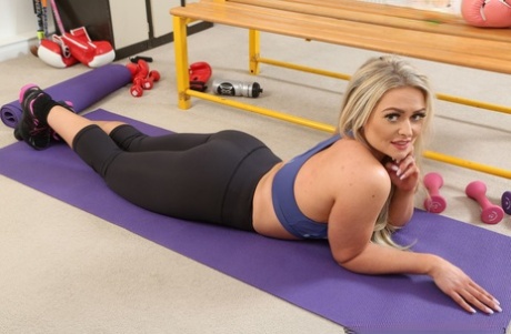 Blonde With Sexy Ass Amy S Stretching And Stripping Off Hot Sportswear