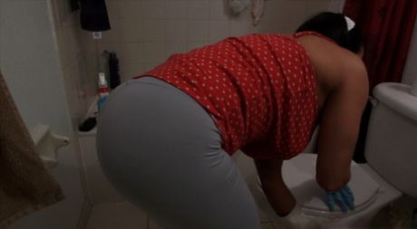 Puerto Rican MILF Becca Diamond Shows Her Hot Booty While Cleaning Bottomless