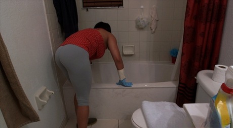 Puerto Rican MILF Becca Diamond Shows Her Hot Booty While Cleaning Bottomless