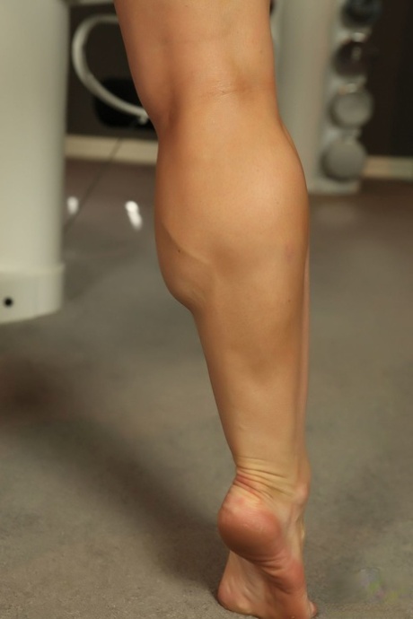 Muscle Babe Porn Feet - Sexy Muscle Girls Porn Pics & Naked Photos - PornPics.com