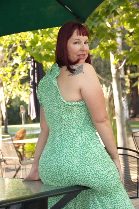 Chubby Mature Lady Scarlett Lifts Her Dress Up And Shows Her Fat Ass Outdoors