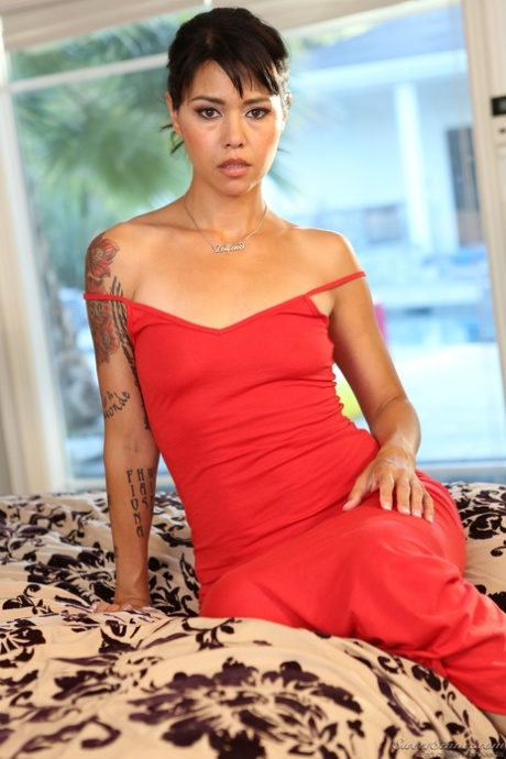 During nude poses, Asian-American solo model Dana Vespoli removes her traditional red dress.