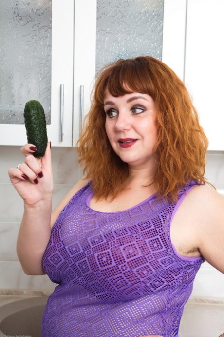 In her bushy beaver, Katrin Porto's chubby mother, the Chubby Ukrainian, keeps a cucumber.