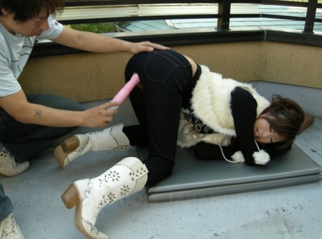 The Japanese model Emiri Seo wears her ripped jeans as she enjoys having fun with her pussy.