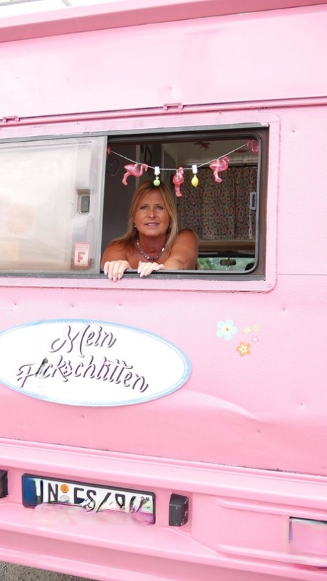 Short, fluffy German MILF is filled with a pink ice cream van and her mouth becomes full with her hole.