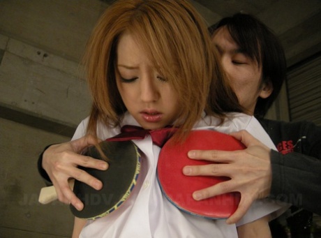 Hot Asian schoolgirl Ria Sakurai peeing after getting her hairy pussy eaten - PornHugo.net