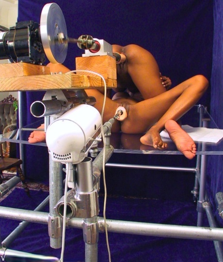 Fucking Machines Latoya in Tierro-Nicago.