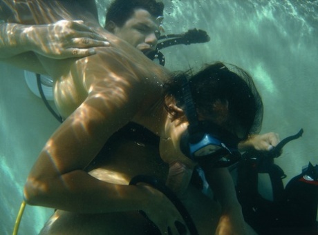 Anal pumping: Priva, a diver with a seductive disposition, enjoys her anal movements while swimming and diving in the water.