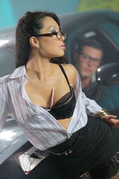 Asian pornstar in glasses Asa Akira unveils her body and gets banged anally