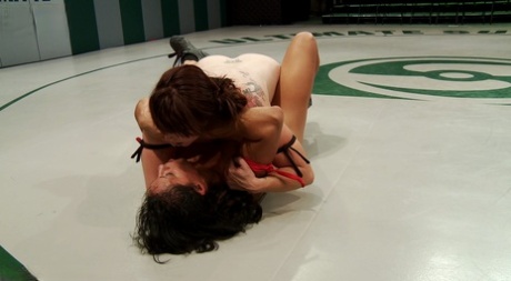 In the final Surrender, Izamar Gutierrez joined Bella Rossi.