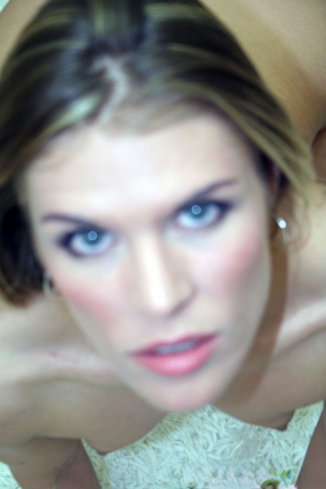 Hot Blonde MILF In Heels Kelly Brooke Deepthroats A Dick & Swallows Cum