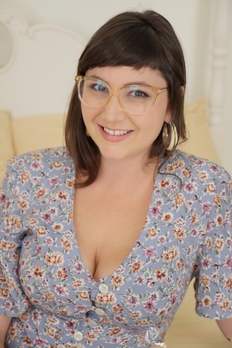 At times, Sandy Bottoms appears to be a big cutie in glasses, but she also enjoys pinching large tits and solo masturbation.