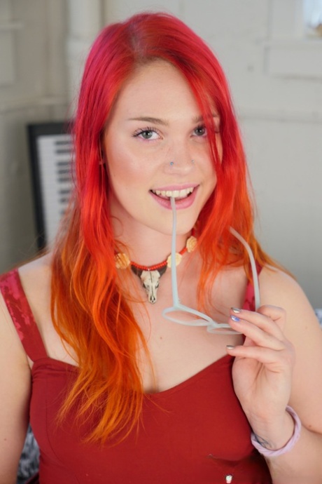 Adorable redhead with glasses Jennavive Marie teases her clit in a solo - PornHugo.net