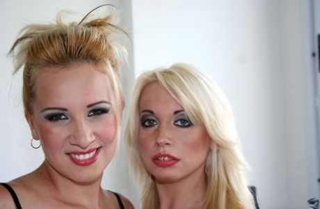 Блондинки-порнозвезды Рита Мариана и Дебора Прат сосут член в видео от первого лица