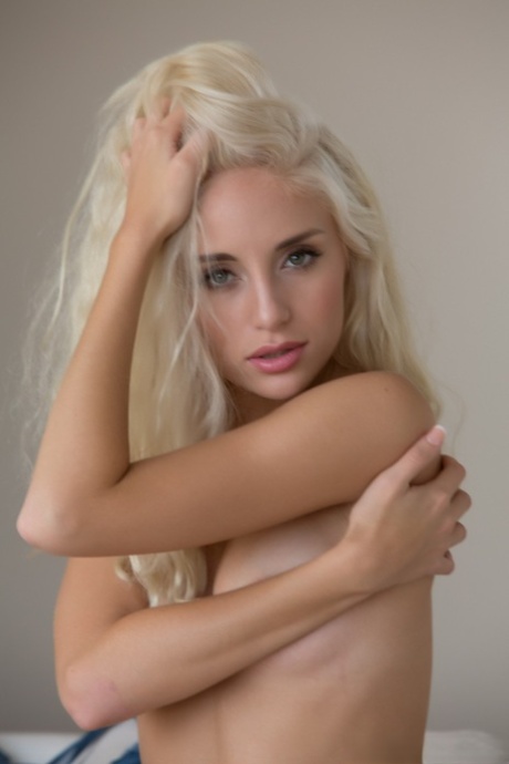 Platinum Blonde Teen Naomi Woods Removes Her Lace Lingerie & Rubs Her Snatch