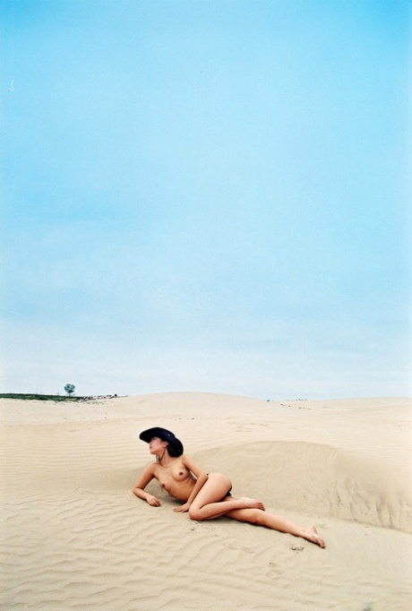 Beautiful Asian Girl Wang Wei Shows Every Inch Of Her Petite Naked Body