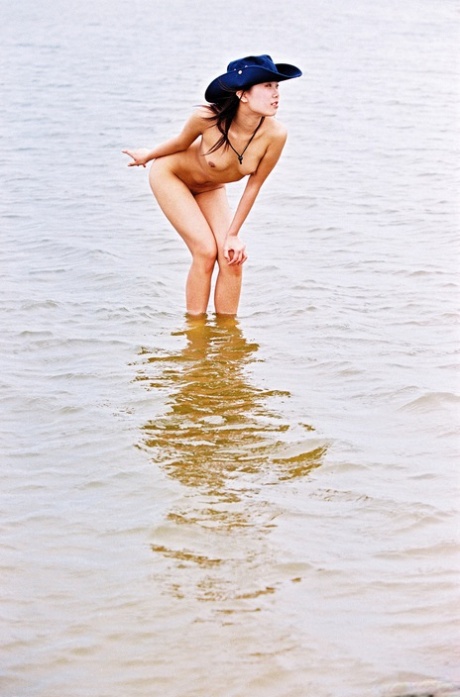 Beautiful Asian Girl Wang Wei Shows Every Inch Of Her Petite Naked Body