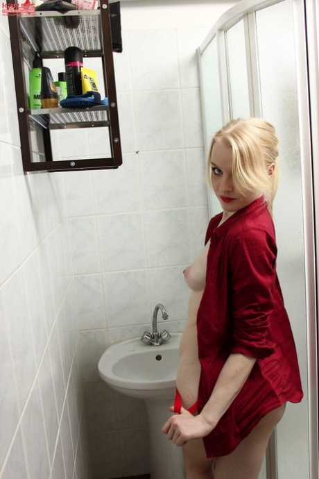 After removing her shirt, Bella Lei from Latvia rubs herself on the muff in a bathroom.