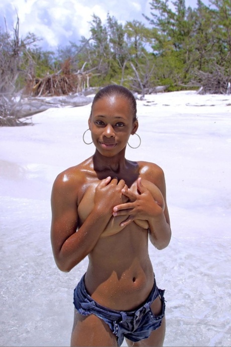 Ebony Model Tierra Poses Naked And Flaunts Her Big Shiny Tits On The Beach