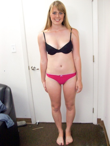 Unveilingly, Emma Ash showcases her stunning body to newbies at the casting.