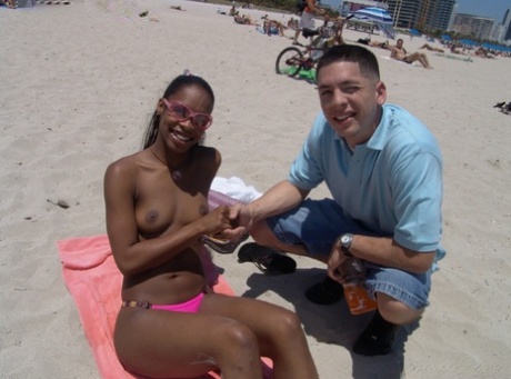Hot Ebony Vanessa Gives Head & Gets Fucked By A Stranger She Met On The Beach