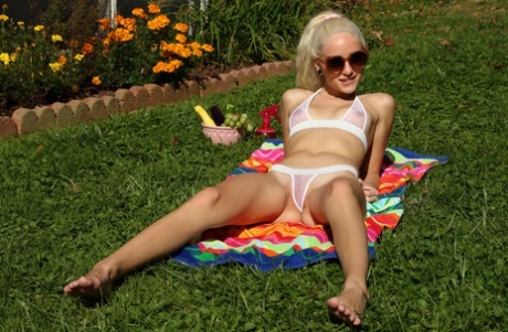 Dirty blonde teen Naomi Woods loses her tiny bikini & masturbates outside - PornHugo.net