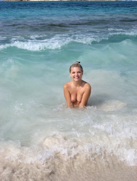 A gorgeous blonde girl named Amy Lee indulges in a cunny while on the beach with her partner.