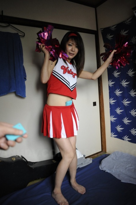 Japanese cheerleader Tomomi Matsuda raises her head and masturbates before having sex.