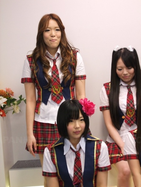 Asian Schoolgirl Akari Osaki & Her Classmates Enjoying Sizzling Groupsex