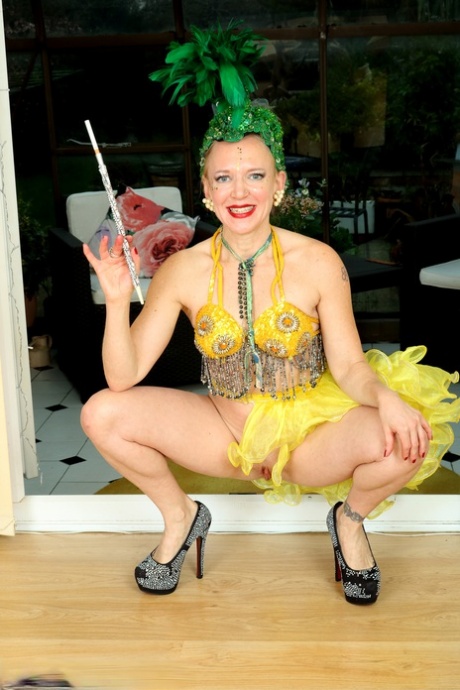 The sexy costume of the charming MILF mouse is lost as she plays with her big buttocks.