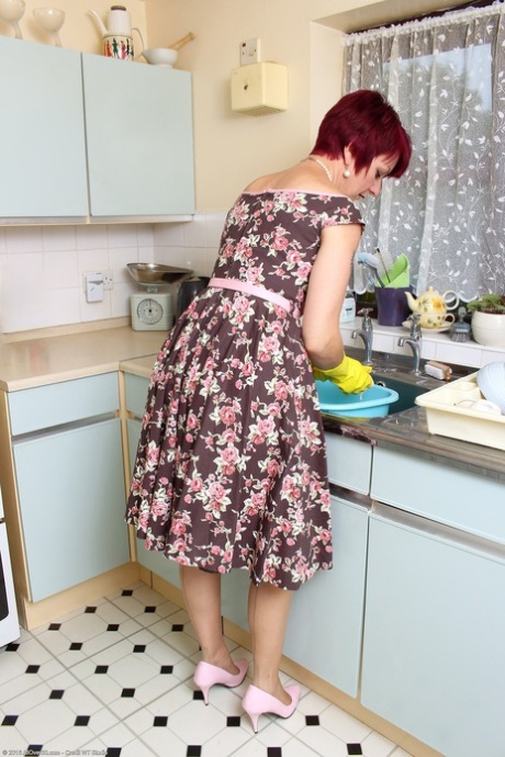Redheaded MILF Penny Brooks Fingers Her Juicy Twat In The Kitchen