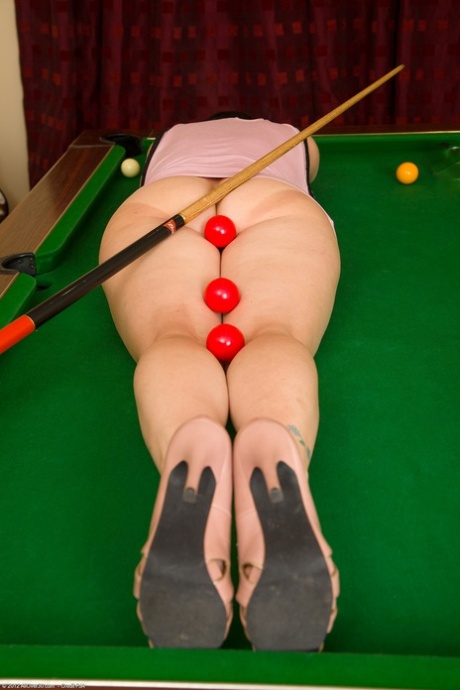 Curvaceous Amateur MILF Amber L Strips On The Pool Table And Poses