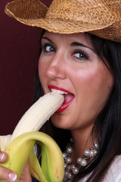 Toni's brunette babe looks stunning while enjoying a banana slice during masturbation.