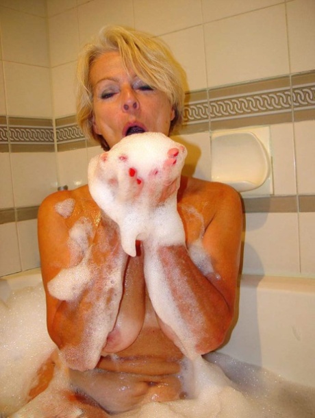 A charming and adult-looking lady named Justine can be found in the bathtub with her big boobs and hairy pussy.