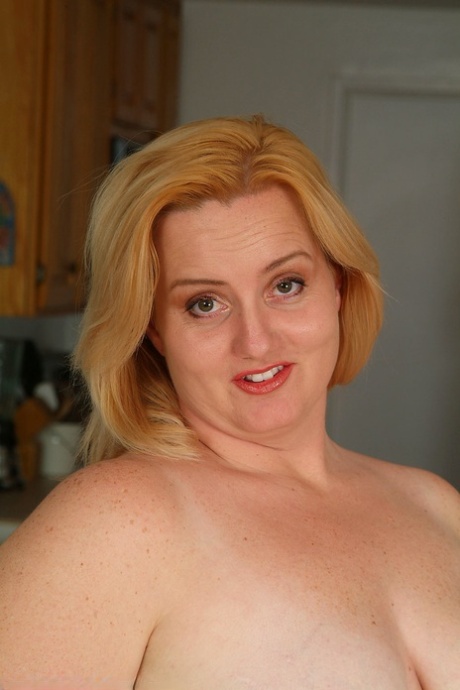 Chubby MILF Solsa Shows Off Her Bald Cunt & Her Juicy Tits Fully Nude