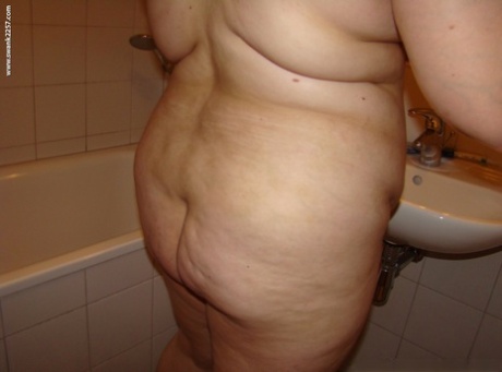 Chubby Amateur Girl Edita Exposes Her Fat Ass And Huge Saggy Tits In A Toilet