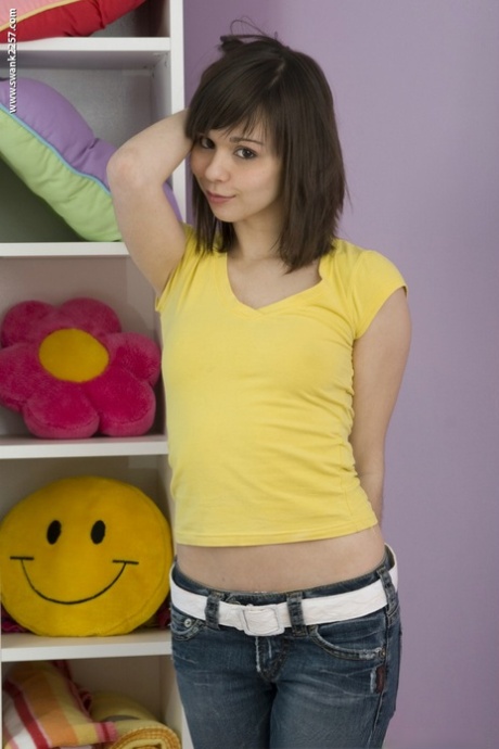 Smaller MILF Ariel Rebel looks sharp in a yellow shirt and baggy jeans.