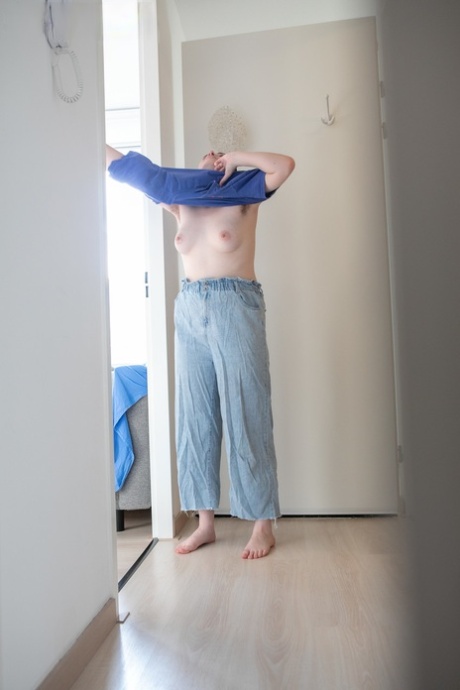 When Casey Q, the hornless Australian amateur player attests to being Horny and wearing pajamas, she is followed.